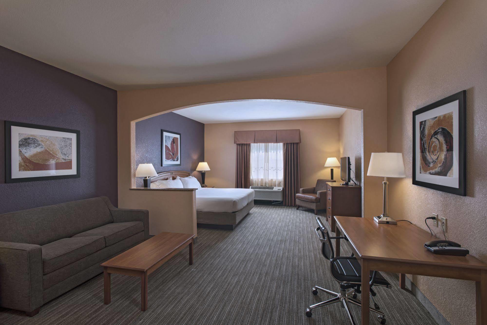Holiday Inn Express & Suites Cedar Park Exterior photo