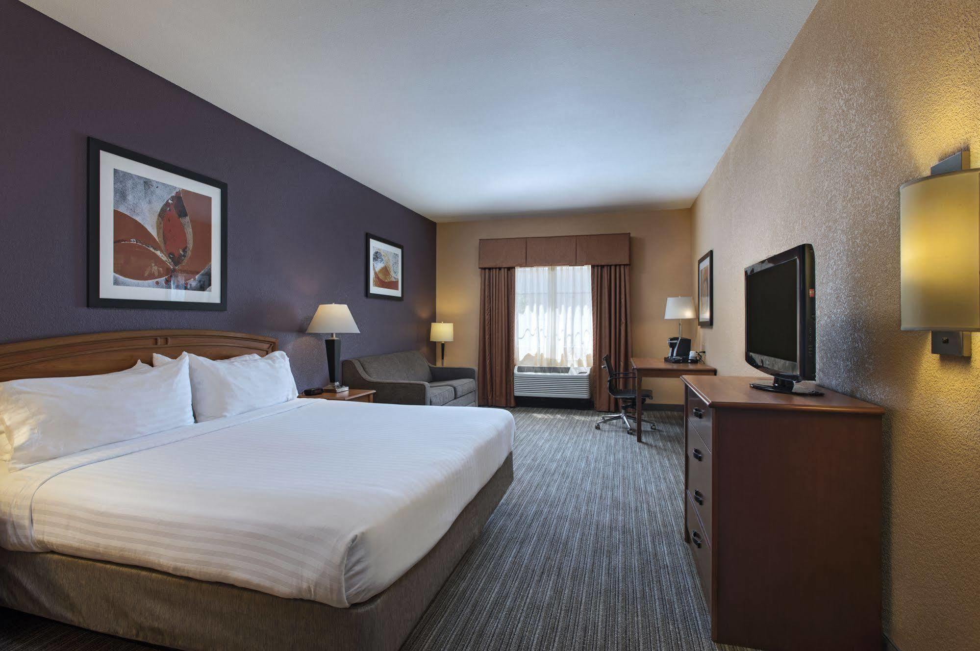 Holiday Inn Express & Suites Cedar Park Exterior photo